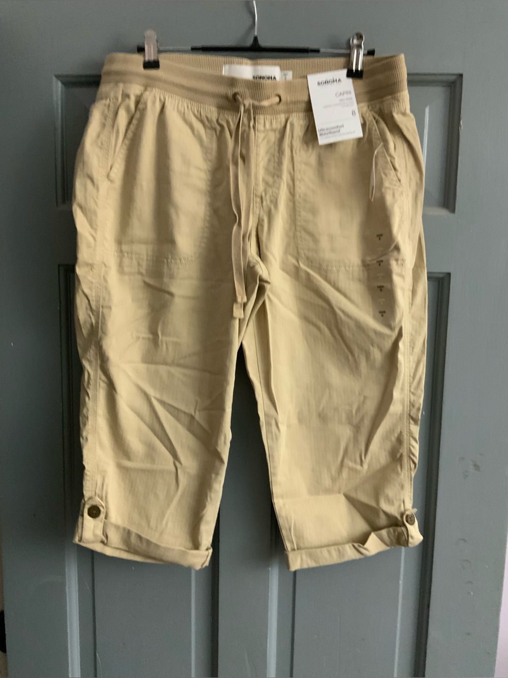 Sonoma Women's Beige Capri mid rise